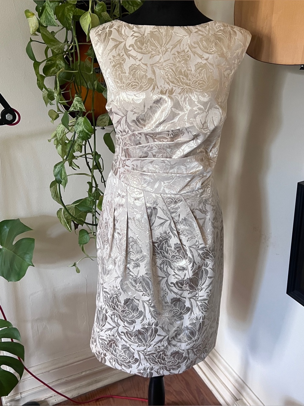 Chetta B Sherrie Bloom Peter Noviello Champagne Gold Shift Dress Size 12